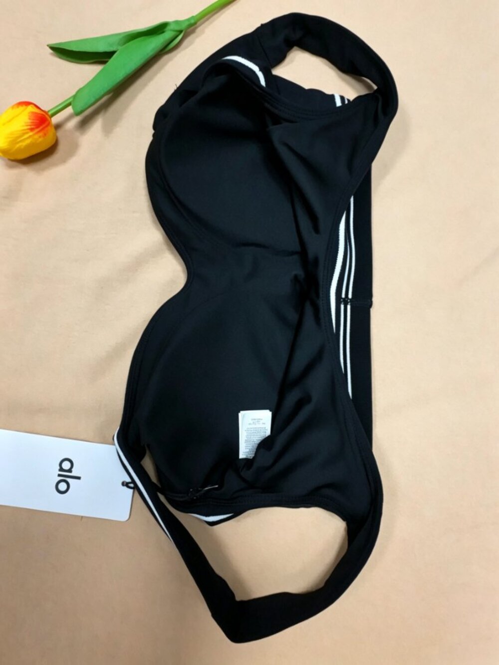 New With Tags🖤ALO Yoga Airbrush Heart Throb Sports Bra Black/White🎀 - Picture 4 of 10